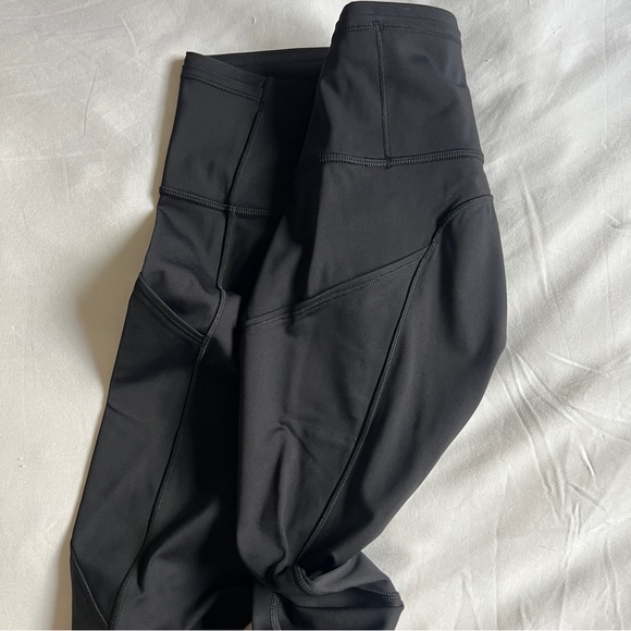 Lululemon Wunder Train leggings with pockets - Picture 2 of 5